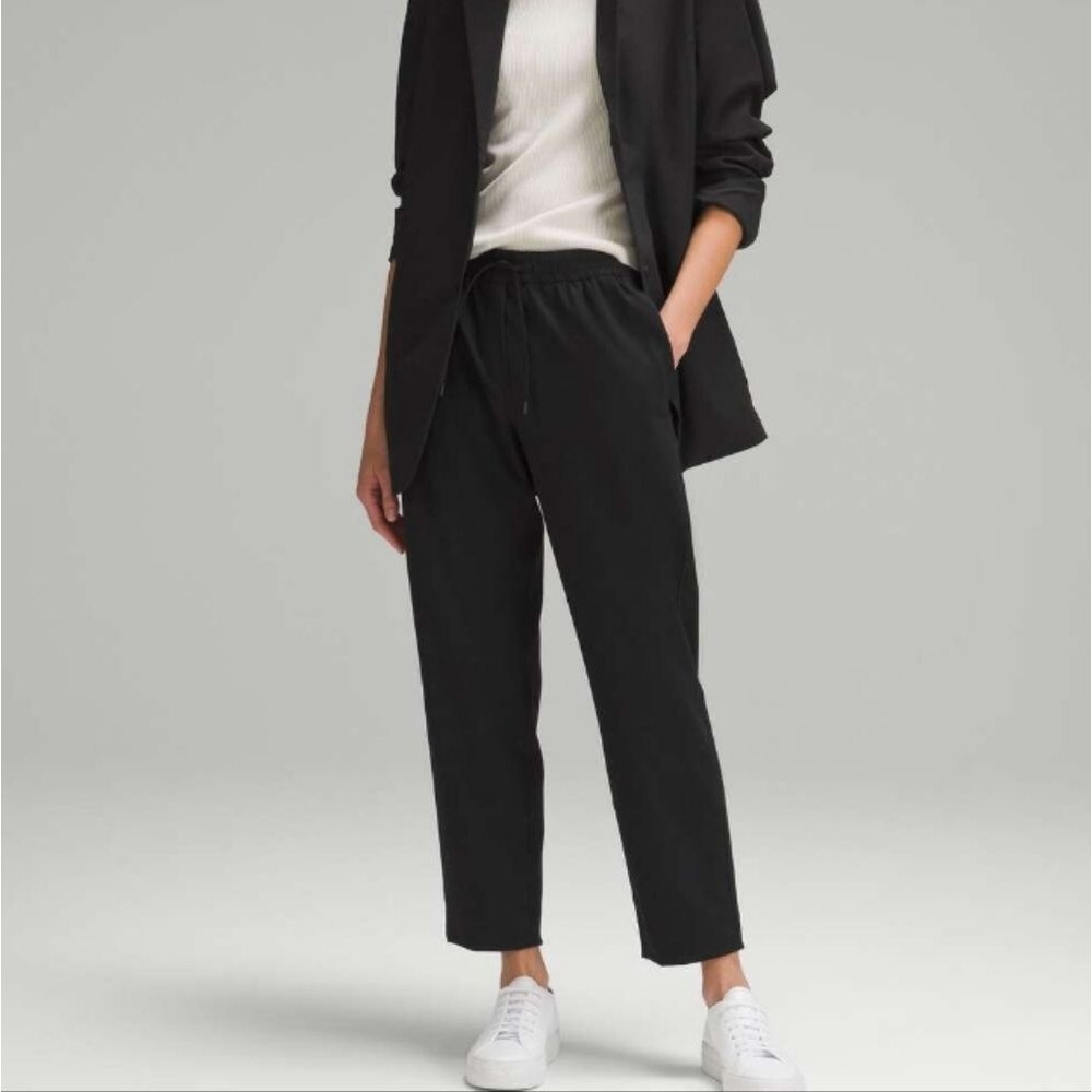 Lululemon Tapered-Leg Mid-Rise Pant 7/8 Length Luxtreme in Black size XS/TP
